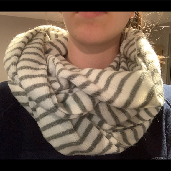 Infinity scarf - Picture 2 of 2